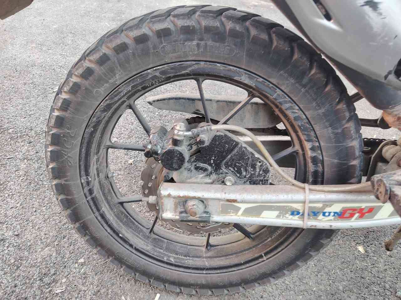 دايون قفاز مكينه 200 مديل 2024 دراجه ماشيه( 49) قبل فتره ردت دهن وطلع مضروب الدراجه نقصت ماخليتها كبل نزلت الها بوشه وبستم واكله وبعدها داخل الضمان دراجه حلوه صارف عليها هواي مبدل بيها وياله امامي خلفي لاتي جوبلس تخم تاير جديد دراجه حلوه وجهازه بيه ملاحضات بسيطه الشراي يتصل وبخدمته *********** السعر ٢٣٠٠ وبيها مجال
