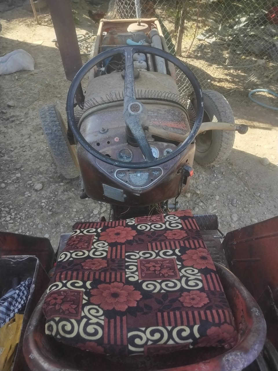سلام عليكم مكينه عنتر 86رقم سنويه مكينه جاهزه تخم تاير بام 5وبيها مجال مكان ديالى جلولاء ***********
