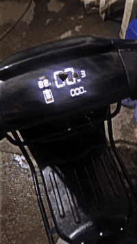 سلام عليكم 
دراجه شحن نوع سكنز
كلشي شغال ما بيهه اي نقص 
سرعه ١٠٠حقيقيه ٧٠ 
تمشيك ٤٠ الى ٥٠ كيلو مجربه تحت تطبيق ويز 
يجي وياهه درع حديد حمايه 
مع جنطه تنحط عله دراجه هديه 
سعر 550 الف بيه مجال للطيبين 
رقم ***********  واتساب فقط
