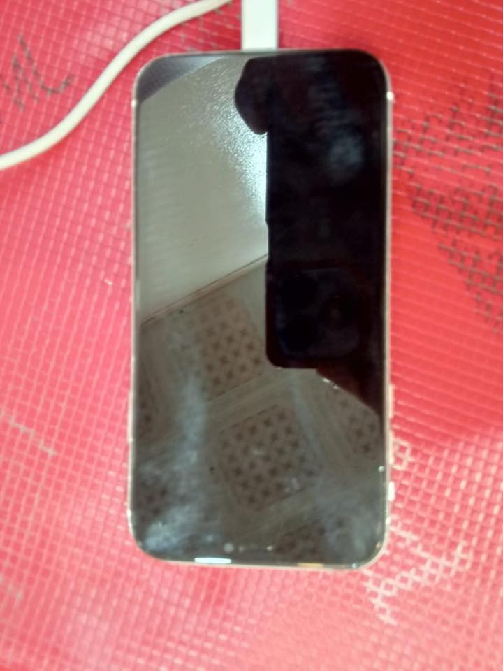 اكس ار مبدل ضهر بس بطاريه ٨٤ ذاكره ٦٤ كامره فول سم شغال فيس ايدي واكف جهاز كلشي. ما ناقصه سعر ١٢٠ وبي مجال للطيبين رقم الواتساب ***********
