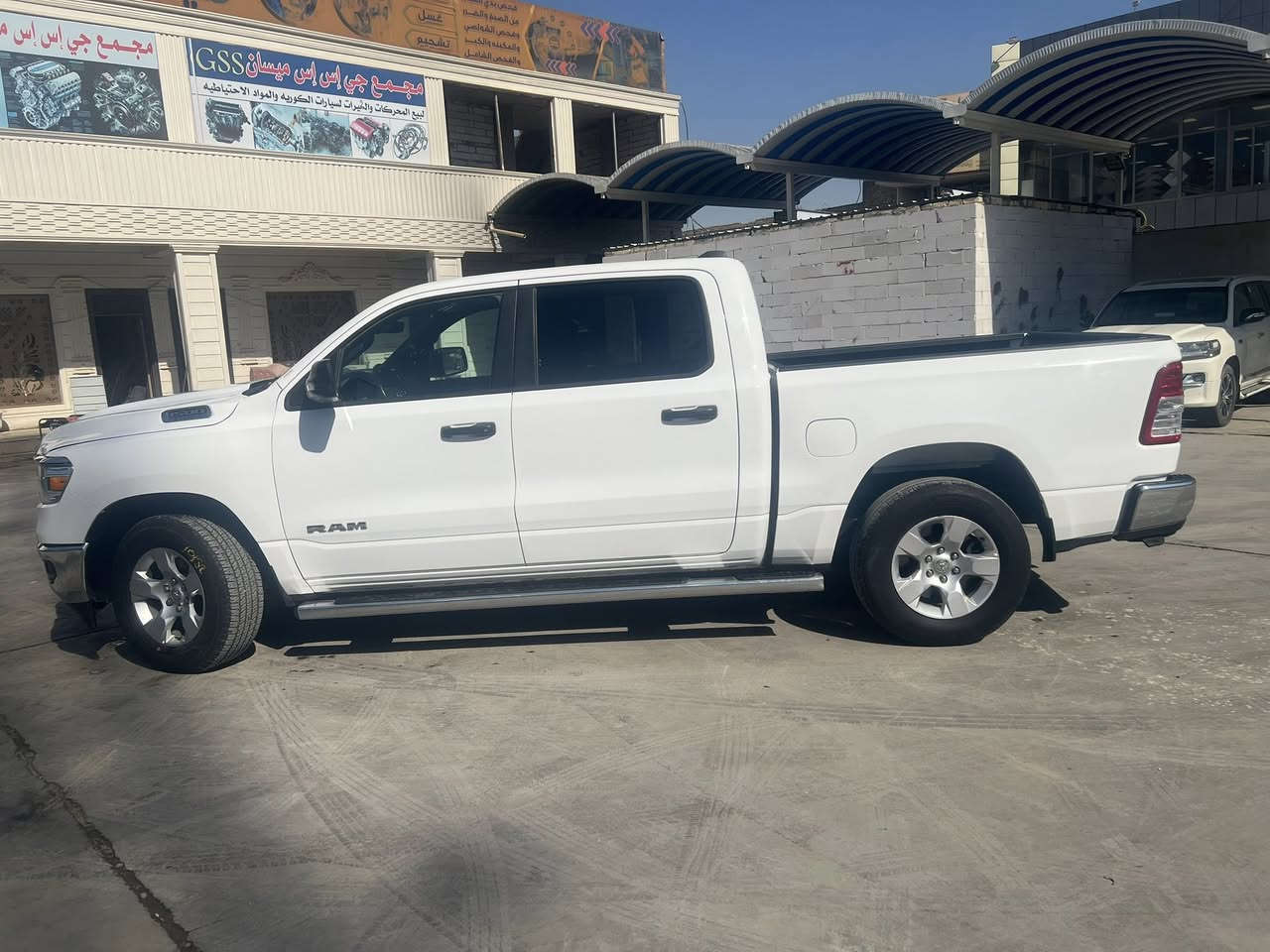 رام بك هورن (باب كبير وبدي صغير)2023 بدون رقم سته سلندر ماشيه 13 حادثه تبديل جاملغ صور الحادث موجوده بالمنشور سعره 225 بدون رقمي *********** بدون مراوس
