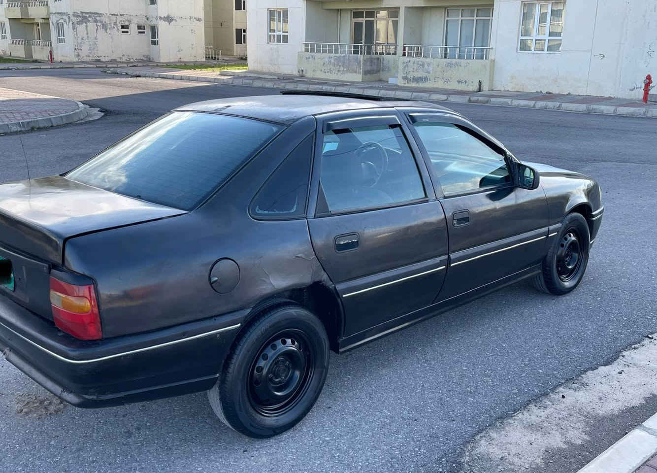 ئوبل موديل٩١
مةكينه ١٦ قايش باريك
گيرو مةكينه بةشةرت
سةيارةكة بةدةل سةنةوي لةگةلة
بةشةرتي كيشةي مةدةني
توندو تول 
چوار تاو ويلي خاوين
پيش و پشتي ليدراني نيه
موسو برانةووة بةشةرت
وةرگةران بةشةرت
سلايت
سعري15$
*********** بشدار, السليمانية
