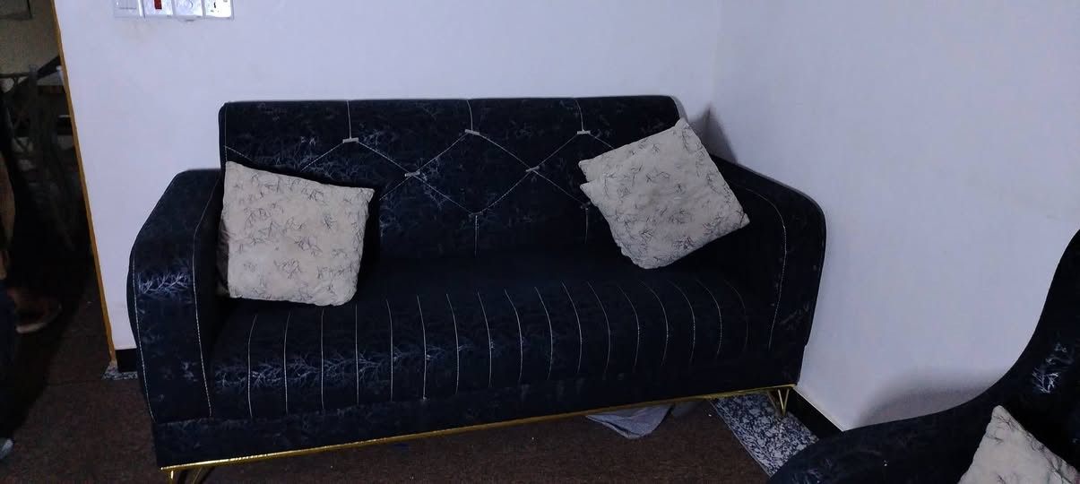 السلام عليكم
تخم ١٠ مقاعد نظيف جدا مع ميز طعام واربع كراسي وبلازمه حجم ٦٠ مقوسه إنترنت
العنوان الدوره البعيثه
مكلف بالنشر الاتصال على الرقم ***********
