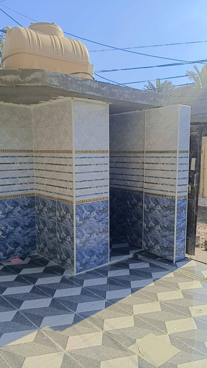 السلام عليكم خلفة سيراميك الارضية المتر 5 والجدران 7 متواجد خاص واتساب بعقوية ***********
