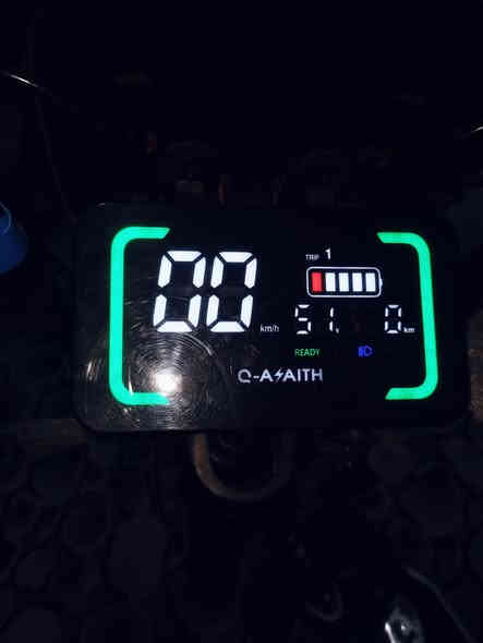 دراجه شحن كهربائي UB-400 - حجم ٢٢-
من رخصه الادمن 

٤ - بطاريات مسطره 

تايرات ياباني جبلي ( شوبليس ) 

استخدام - ٢ شهرين 

موديل -٢٠٢٤ 

نظيف جدا جدا 

لون - اسود - سيلفر رصاصي 

سرعه -٤٥ كيلو 

 دبل - شاره 

سويتش ( دبل سويتش ) 

لايت زينون - اشارات ليد 

نظيفه جدا استخدام قليل 

ار جي بي خلفي 

مقعدين امامي وخلفي ( طبي) 

سله اماميه - شاحنه ١٢٠ واط شغال 

ويل كب ( سبورت عريض ) 

حساسات بريك ( امامي - خلفي ) 

بادات ( البايدر موجوده ) 

قفل بريك خلفي ( مع مفتاح مدمج ) 

مرايات اماميه - حامل هاتف مع شحن لاسلكي 

شاشه ديجيتال عاليه الاضاءه 

ضوء عالي  البعد - متوسط البعد 
***********
السعر(٤٥٠ الف دينار ) وبيها مجال
