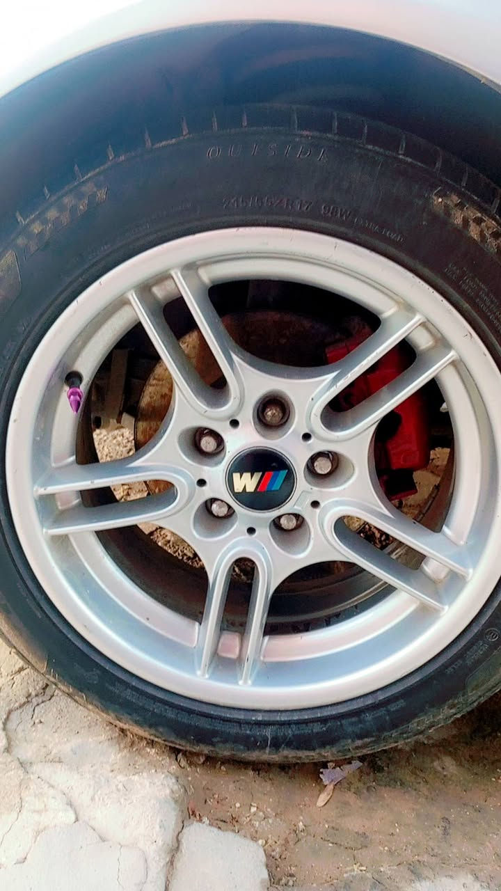 BMW E39 528I موديل 2000 رقم اربيل جديد السيارة بأسمي
هزة جديدة تحويل او وكالة

مواصفات السيارة فول

محرك 6 سلندر دبل فانوس اقتصادي

كير اوتو وعادي وS و M

كشنات مخمل 

سنتر لوك

منظومة زنون 

سلايت روف  سقف كهرباء

حساسات امامي وخلفي 

جام اوتو اربع جامات 

جنطة بصمة شفط

تحكم مري جهتين

شاشة اندرويد وكاميرا امامي خلفي 

تخم تاير جديد ويل M

صدر امامي خلفي جديد 

صبغ عام 

تدفئة شغالة 

السيارة كاملة الكمال لله ما عدا التبريد 

 السيارة مكانها بغداد 

السعر ٨٥ وبيها مجال قليل 

الشراي يتصل على الرقم ***********
