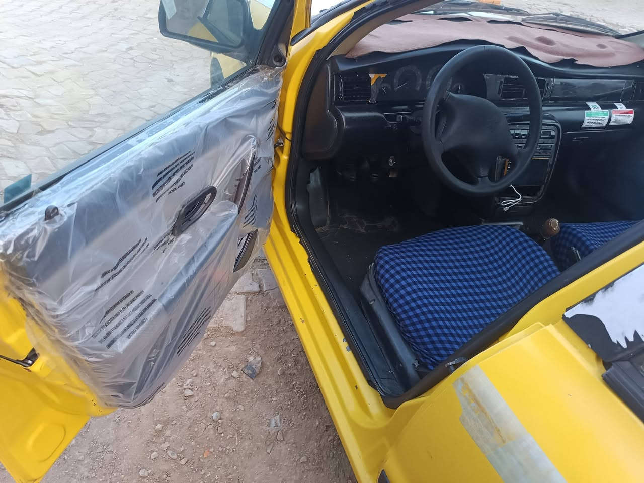 السلام عليكم سمند مديل ٩كير أو محرك مكفولات لا ضربه او تبديل ولا صبغ صدر أمامي أو خلفي جديد كهربايات كل شغاله داخل كلش حلو رقم بغداد نكليزي بس عل تثبيت هاي صورها كدامك شرط التحويل إلى يحب يتصل مكان السياره بغداد العبيدي السياره جاهزه الغود والشواصي مكفولات رقم صاحي السياره مكلف بل نشر ***********الشراي يتصل السعر ٢٨ او بيها مجال
