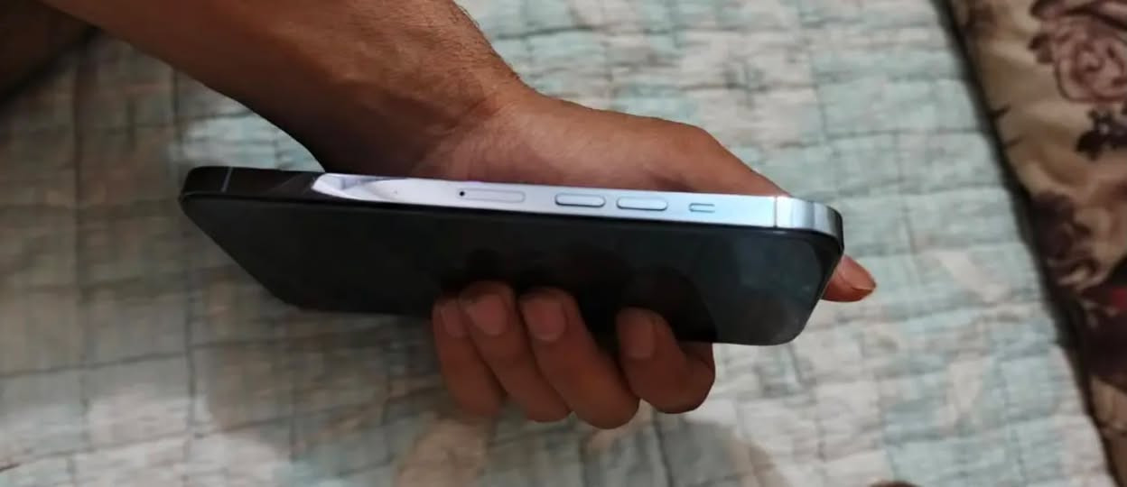 سلام عليكم ايفون ١٣ برو ماكس 
بطاريته٧٧ ذاكرته ٢٥٦ لون بحري  
 الجهاز كلشي موضح بل صور 
الجهاز مستبدل شاشه وسط
السعر ٥٢٥ بي مجال 
مكاني كربلاء حي الغدير 
الاتصال عله الرقم
***********
