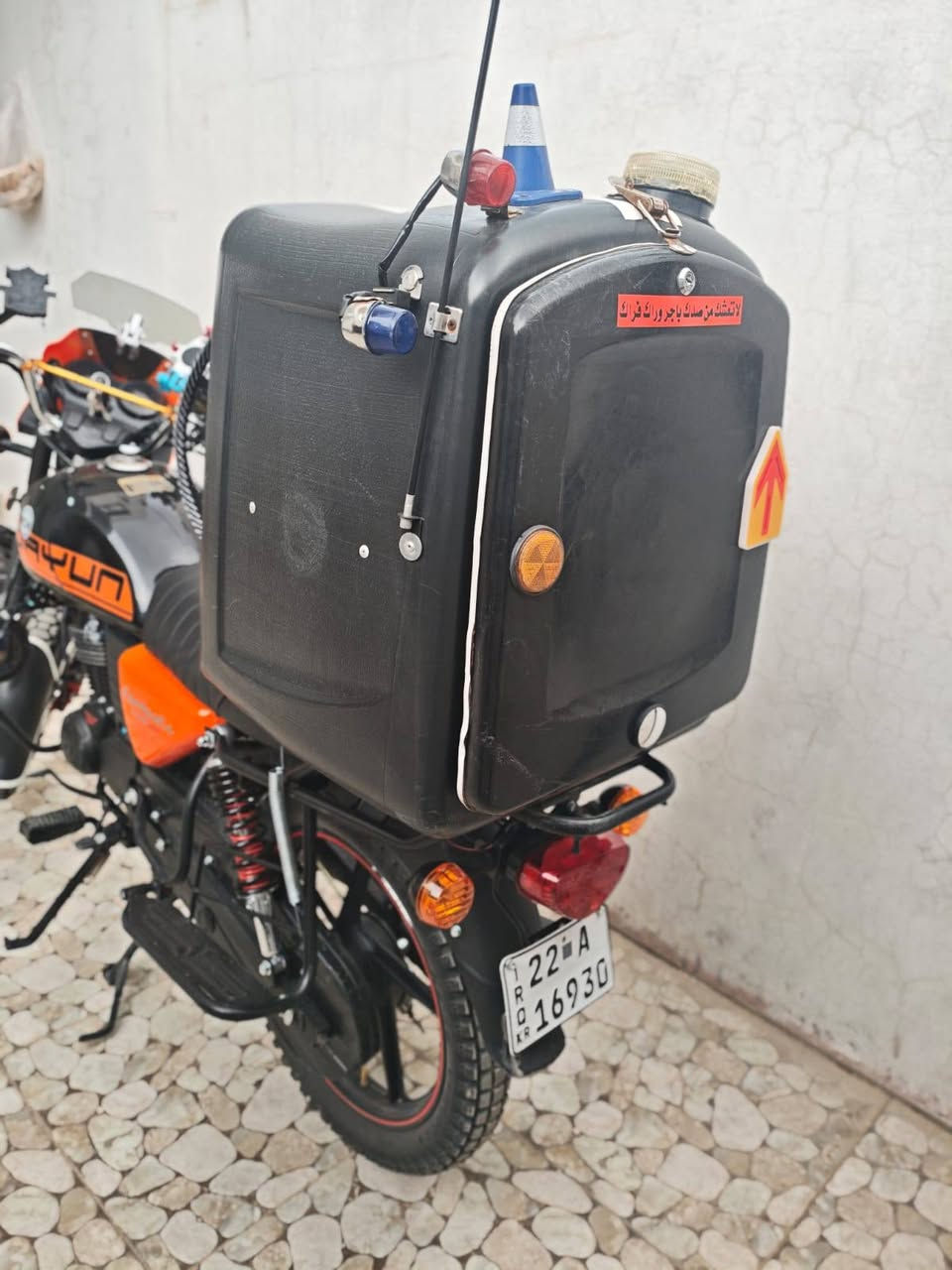 سلام عليكم 
دراجه دايون جبلي للبيع 
دراجه نضيفه ماشيه 4 الف 
باسم المعرض 
دراجه نضيفه ما ناقصها برغي 
ويا صندوك دلفري وخوده وسماعات ما اخد منها اي شي 
السعر مليونين و450 وبي مجال للشراي دراجه اخو الزيرو مرتبه بل واقع بعد احله 
شراي خابرني عل رقم او عل واتساب ما متواجد عل فيس 
هاد رقمي ***********
