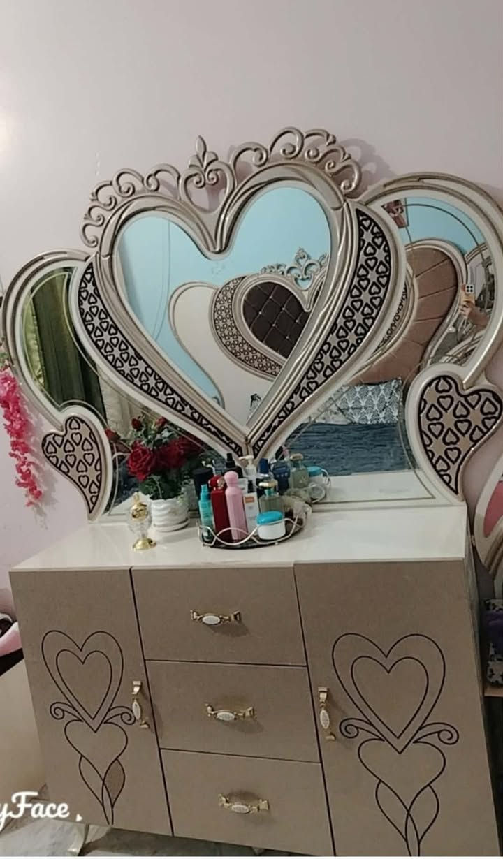 غرفه تركي للبيع نضافه فول السعر ٥٠٠ بيها مجال مكان سماوه ***********
