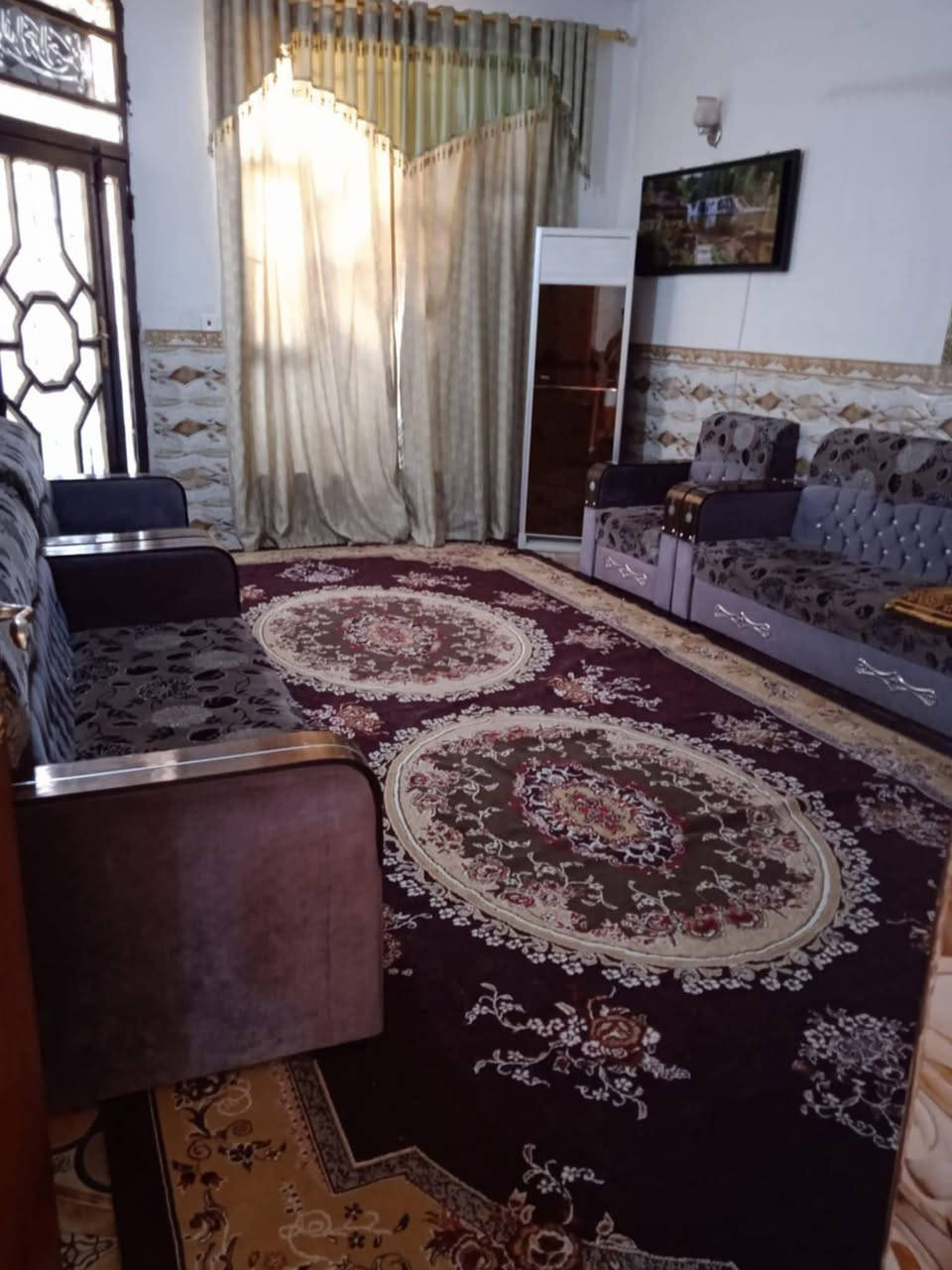 دار للبيع حواس حي المختار مساحة البيت 200م والقطعة 200م يتكون من 2غرف نوم واستقبال وصالة ومطبخ
للاستفسار الاتصال ***********
