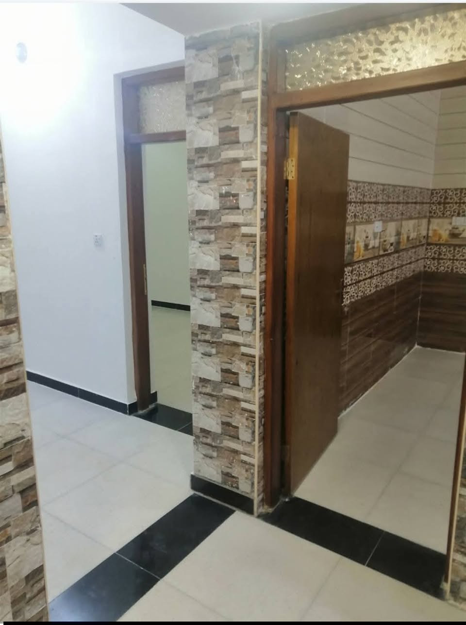 شقة مستقلة للايجار
بناء حديث تتكون من غرفتين نوم + صالة + مطبخ + مجموعة صحية + مخزن وسطح
خدمات كاملة من خط مولدة وسخان وماطور ماء
شارع 20 ام الخيل الرابعة
 #للاستفسار 
او مراسله الصفحة أو واتساب او الاتصال ع الأرقام التأليه 
   ***********
https://wa.me/message/54I3LYHRG7YFG1
#العفلوگي_للعقار_اكبر_بيج_عقارات_في_الديوانية
#بيت #دار #عقار #ارض #الديوانية
