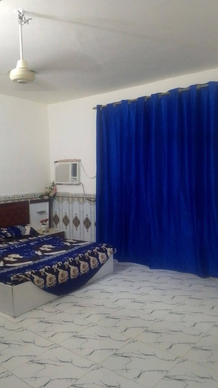 يا الله سلام عليكم بيت للبيع أو مراوس 250م بناء 150حديقه 100غرفتين ومطبخ صاله وطرمه ترك وصحيات داخل خارج خماس شارع العريض فرع مقابيل اسواق ابو مقددئ للستفسار اتصل/***********//***********
