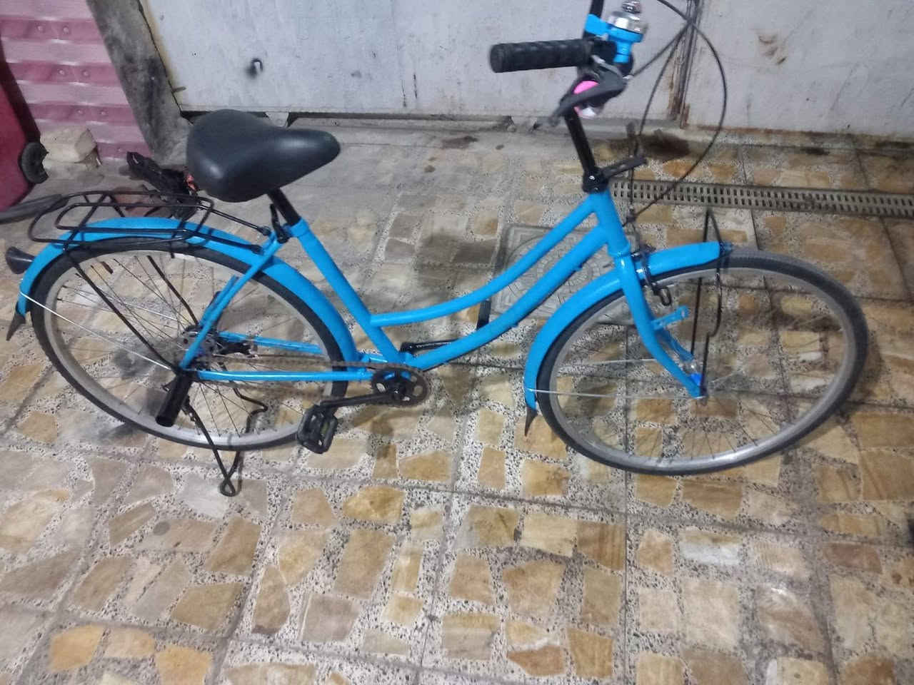 بايسكل للبيع بناتي حجم 26 مانقصه اي يش كامل امكمل سعر 120 وبي مجال مكاني بغداد استفسار *********** واتساب
