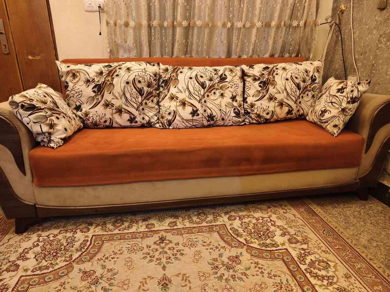 تخم قنفات تركي مخزن حفظ مع وسائد .
مستعمل السعر ٤٠٠ الف بي مجال أن شاء الله مكان كميرة مقابل الجزيرة السياحية. *********** .
