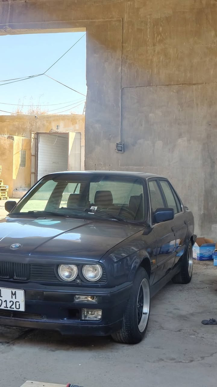 السلام عليكم للبيع او مراوس حسب القناعة
BMW E30 325i

مكينة 25 مفتوح بدون تبخير وتنقيص 
تبريد شغال 
كير عادي شورت شفت نمرة طويلة 
اكسل بلادي جديد 
حدادية امامية خلفيه كله تضيفة وخير من الله

كهربائيات كله شغاله بدون جطلات
وميكانيك كله كاملة مكملة مكفولة

رقم بغداد مشروع وطني باسمي تحويل ثاني يوم سنوية ساقطه قبل 5 اشهر 
دوس جوانب AC 
لحيه خلفية AC
سبايدر  m1
السيارة كاملة مسويلة ادامة كامله :
بلكات جدد 
نوزلات جدد 
فيت بم جديد
فلتر بانزين جديد 
راديتر جديدة 
مروحه ميني كوبر اصلية جديدة 
واتر بم جديد 
قوايش تبريد وال بور وال داينمو كله جديد اصلي بدلتهن 

السيارة بدون ضربة بدون خياسات بدون كص شواصي جدا نضيفة 

كل نقص مابيه فقط ترتيبات بسيطة 

مكاني بغداد البلديات ***********
السعر 53 وبية مجال بسيط
