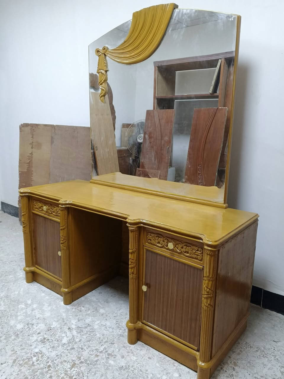 سلام عليكم ميز مرايه تسكام ثكيل نضافه نفس بصوره سعره 90 بي مجال للشراي شغل مصري مكان نجف حي مكرمه قرب مركز وفاء تواصل خاص او على رقم ***********
