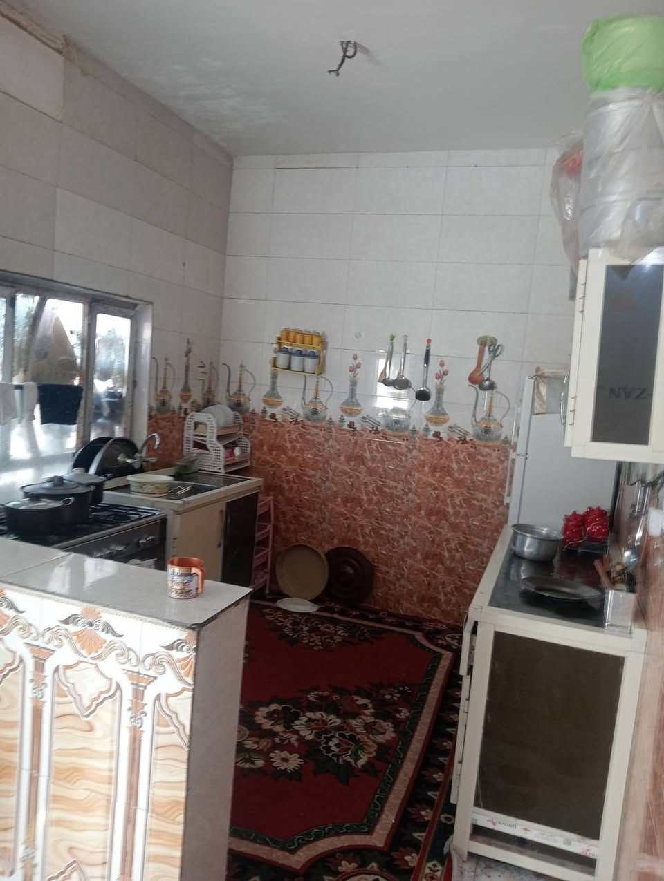 من رخصت صاحب الكروب المحترم بيت للبيع بغداد بوب الشام قرب بيت وزيره غرفتين ومطبخ  وستقبال وحولي وترك على طول الببت بياض وكاشي مي كهرباء مجاري تبليط على شرعين حديقه حمام دخلي وحمام خارجي بياض شارع التربية البيت 10في 20 واذا نص البيت السعر 90 مليون واذا نصف البيت 100متر5في20السعر50مليون***********
