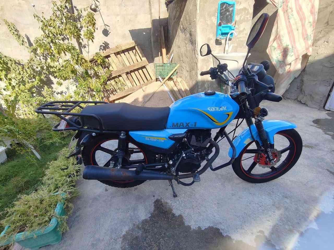 السلام عليكم درجة سالونك اصل موديل 2024لبيع دراجه نضيفه برغي ممالعوب بيها سعر 750الف رقمي.              *********** خاص مفتوح
