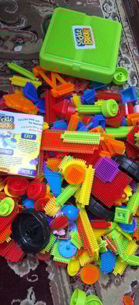 بريستل بلاكس • مكعبات مسننة • أكثر من ١٠٠ قطعة