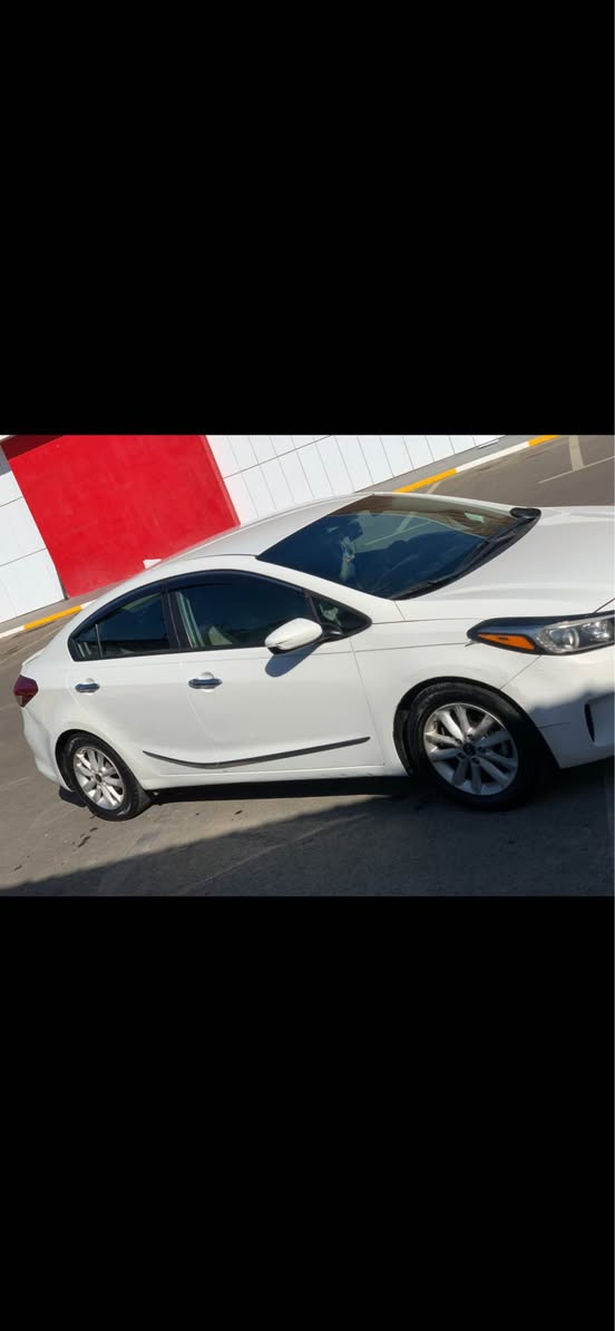 اسلام عليكم
كيا فورتي موديل 2017 وارد امريكي 🇺🇸ضرر خلفي قبغ صندوق مبدل وكاله . 
بجم الامامي كبس مكفول 
السونار بل خاص يجيك 
(( ابيع على الفحص وين يعجبك افحص 👍))
رقم بغداد الدولي باأسمي محرك 2000 دوش 
مواصفات
( تحكم ستيرن 
 كروز مثبت سرعه 
 كامره بلاديه
 شاشه كاربلي
 حساس اطارات 
 شاشة ظبط واعطال بل دشبول
منافذ / Usp / Aux / 12V
4 دسك / مانع انزلاق/ Abs
٣ وضعيات قياده ايكو اسبورت عادي 
 
السعر 125 ورقه 
مكان سياره بغداد حي العامل 
اتصال *********** موجود وتساب بغداد, العراق
