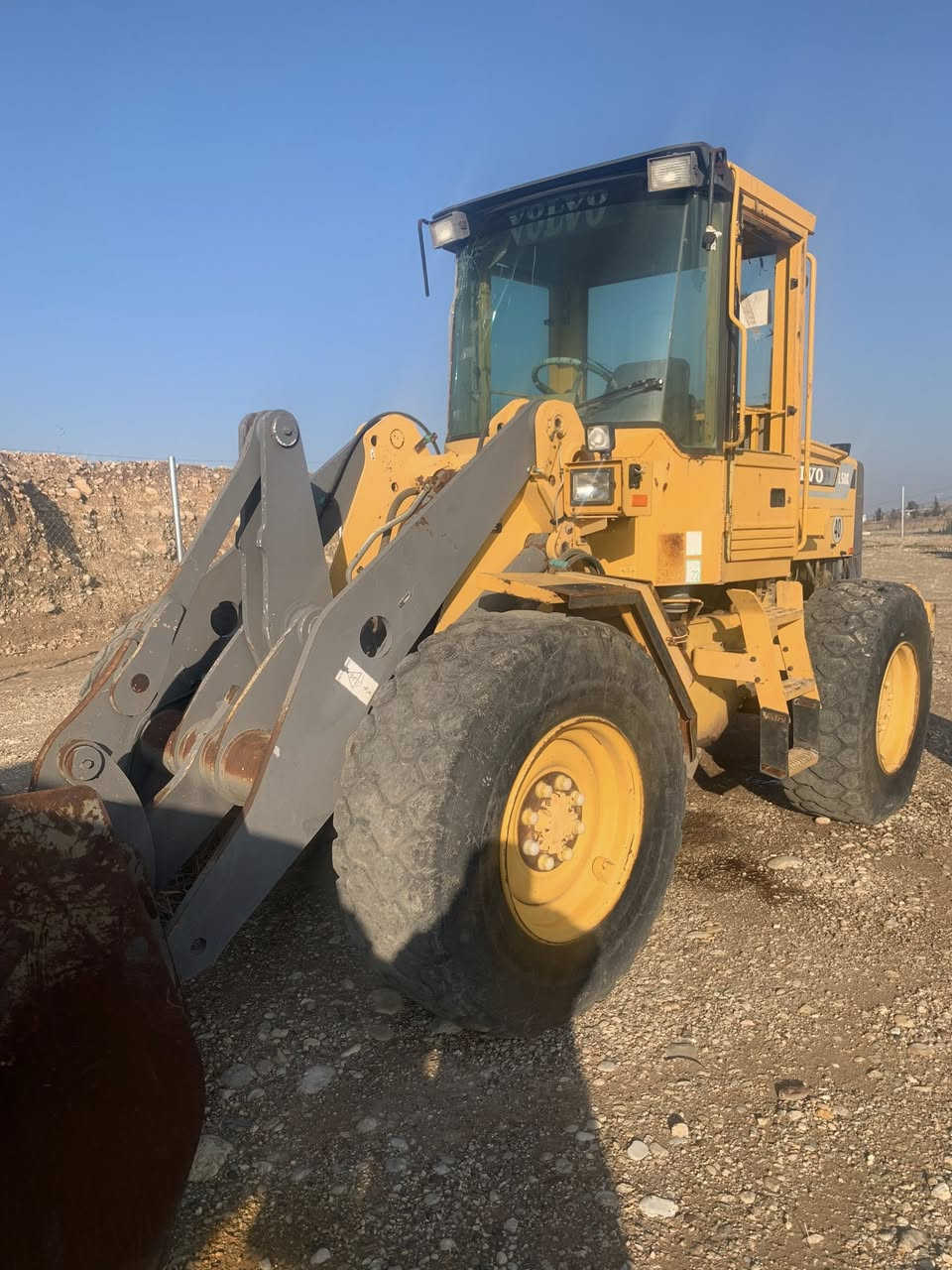 شفل فالفو حجم ٥٠موديل١٩٩٨ رقم و سنويه
گير عطلانه سعرها ١٥٠ ورقة 
*********** واتساب
