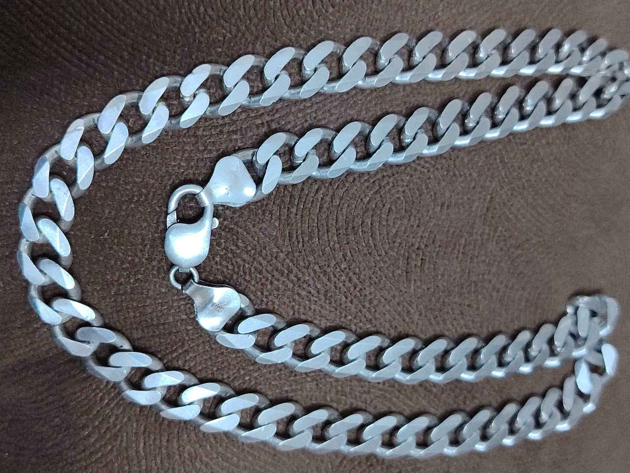 سلام عليكم زناجيل سوارات فضه يطالي تايلندي وزان داخل صوره غرام من 4000فوك


**إذا كنت صاحب هذا الإعلان وتريد حذفه لأي سبب، رجاءا أرسل رسالة إلى الدعم الفني**