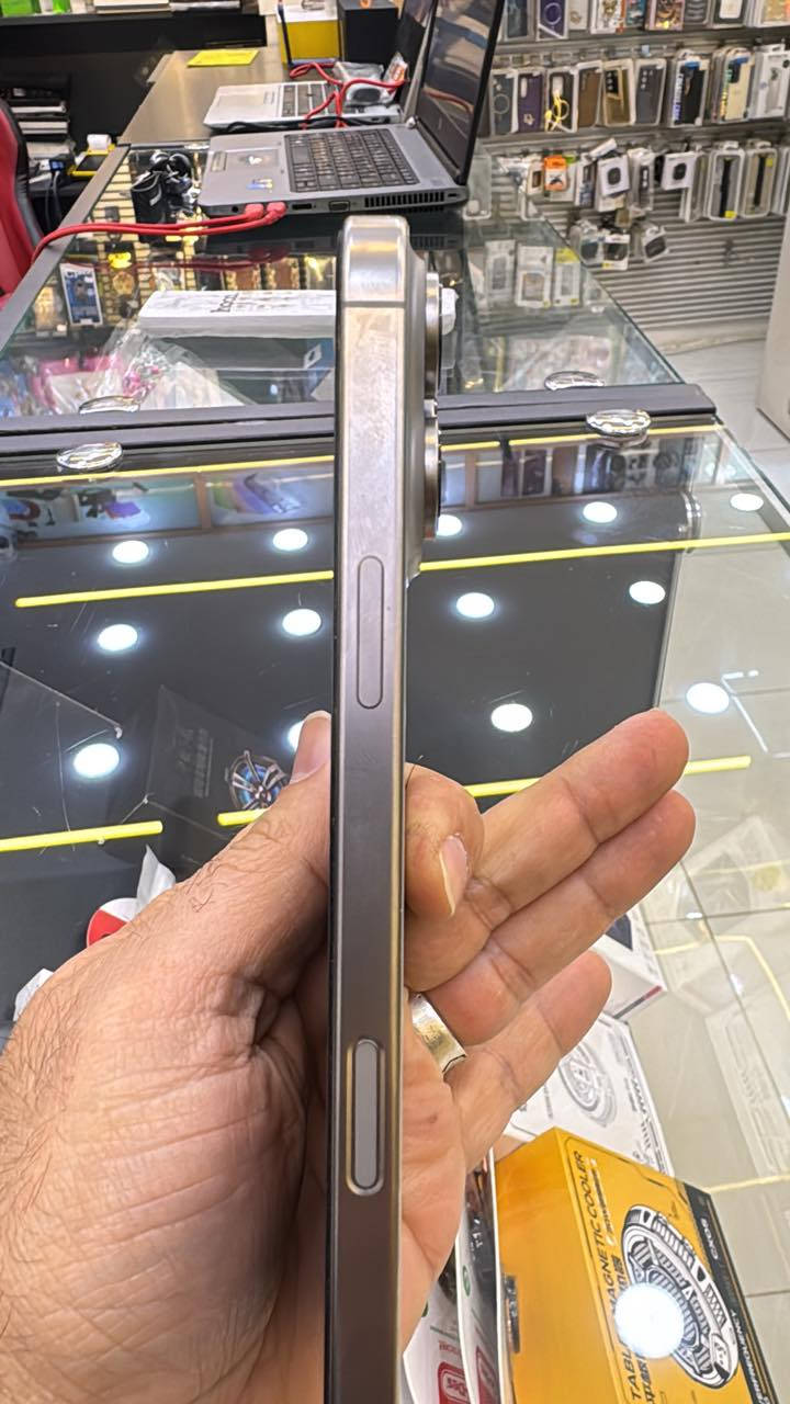 16 برو ماكس ماستر بطاريه 99 عدد دورات شحن 80 نظيف كلش
***********
