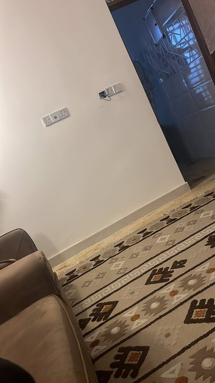 كراسي اثنين سعرهن ١٣٠ حجم كبيرونظيفات جداااا وزولية بوهيمي تركي ثقيل سعرها ٥٠ مكان بغداد ***********
