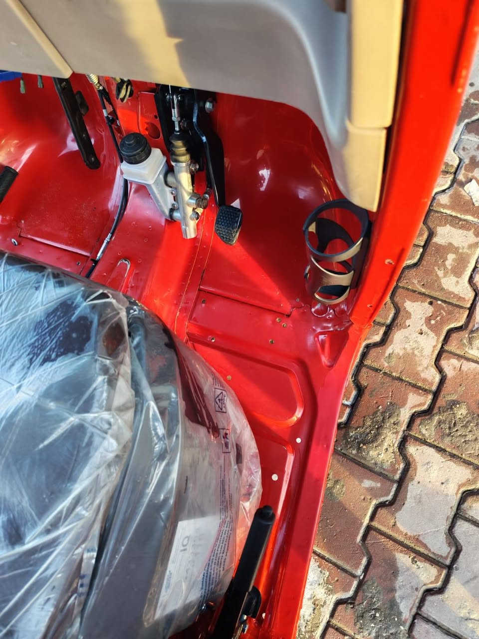 سلام عليكم تكتك ٢٣ زيرو مرقمه بغداد وبسمي تحويل ثاني يوم تخم تاير تكتك خير من الله لا خياس ولا شي ربع ما تصرف عليه كبل الشارع مكينه وكشر ومكفول العنوان الدوره ابو دشير الرقم ***********
