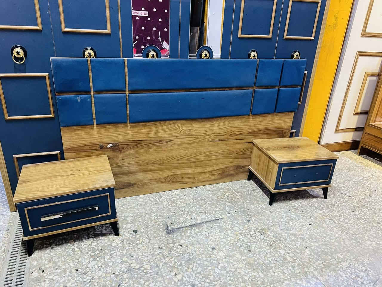 غرفة نوم مستعملة🇹🇷
موديله حديث 💥
 نضافة90 ٪💯
عدد القطع / 5 
نضام / أبواب 💢 
سعرها / 475 قفل 💸
شد ونقل داخل بغداد مجاني🚛
يوجود توصيل محافضات 🚛


**إذا كنت صاحب هذا الإعلان وتريد حذفه لأي سبب، رجاءا أرسل رسالة إلى الدعم الفني**