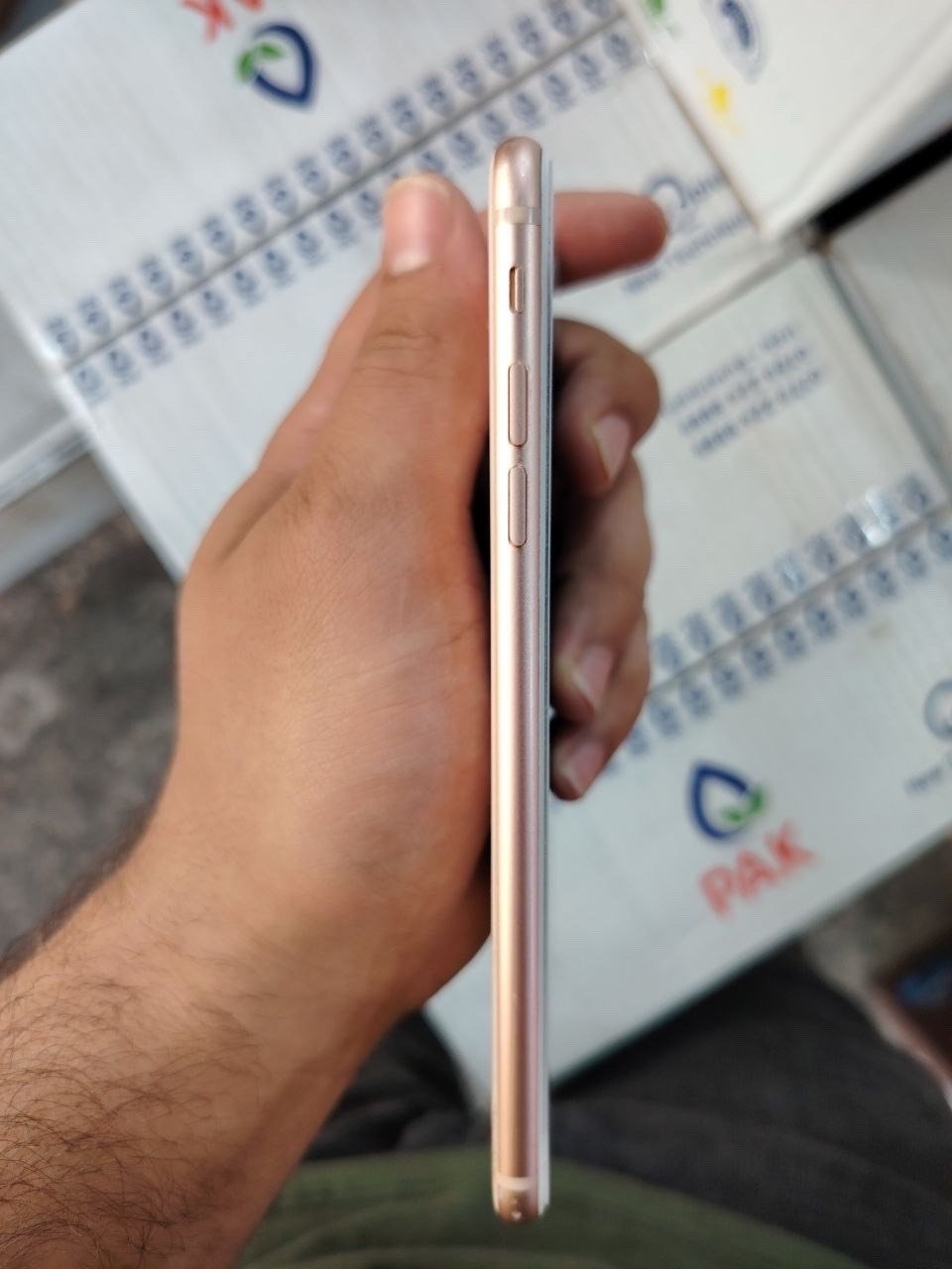 سلام عليكم للمراوووووسسسس ،

ايفون 8 بلاس وتررر وين يعجبك افحص ذاكره 128 بطاريه 73 تك سيمكارت نضافة 90‎% 

ملاحضة ؛ عندك بس كسر بلضهر ليجوه باقي الجهاز يلمع شاصية شخط ممشخوط ،

ملحقات ؛ كفر شاحنه درع