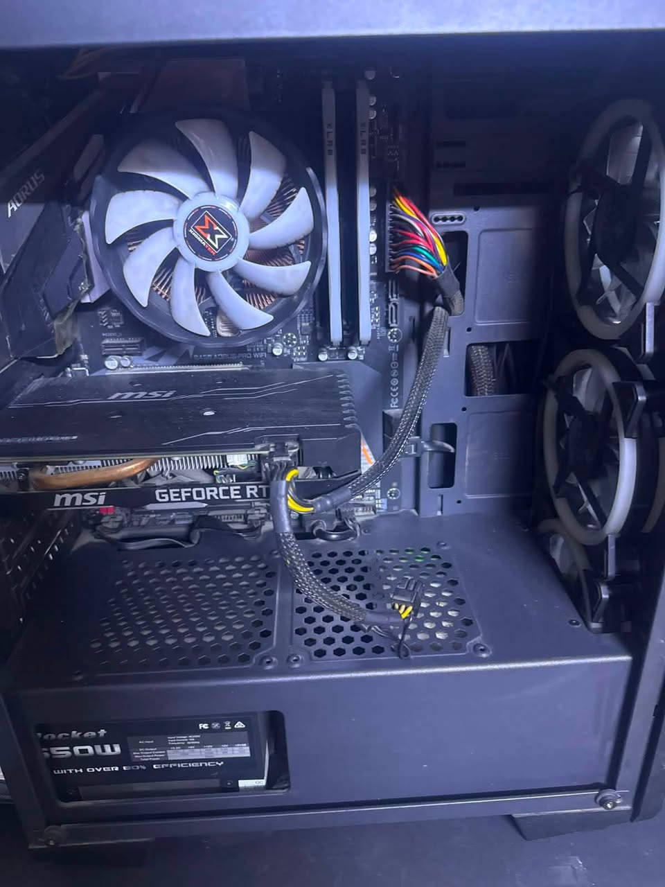 السلام عليكم pc للبييع كامل شامل الملحقات

المواصفات 

* CPU: AMD Ryzen 5 3600X
* Motherboard: AORUS B450 Pro
* GPU: NVIDIA GeForce RTX 2060
* RAM: 16 GB
* SSD: 512 GB SSD
* HDD: 1 TB HDD
* Case: SAMA
مواصفات الشاشة
* Monitor: Gigabyte 27” IPS, 165 Hz, 1 ms

Table (eurekagaming)
ماوس وكيبورد شركات معروفات

للأستفسار تواصل خاص او رقم :***********
