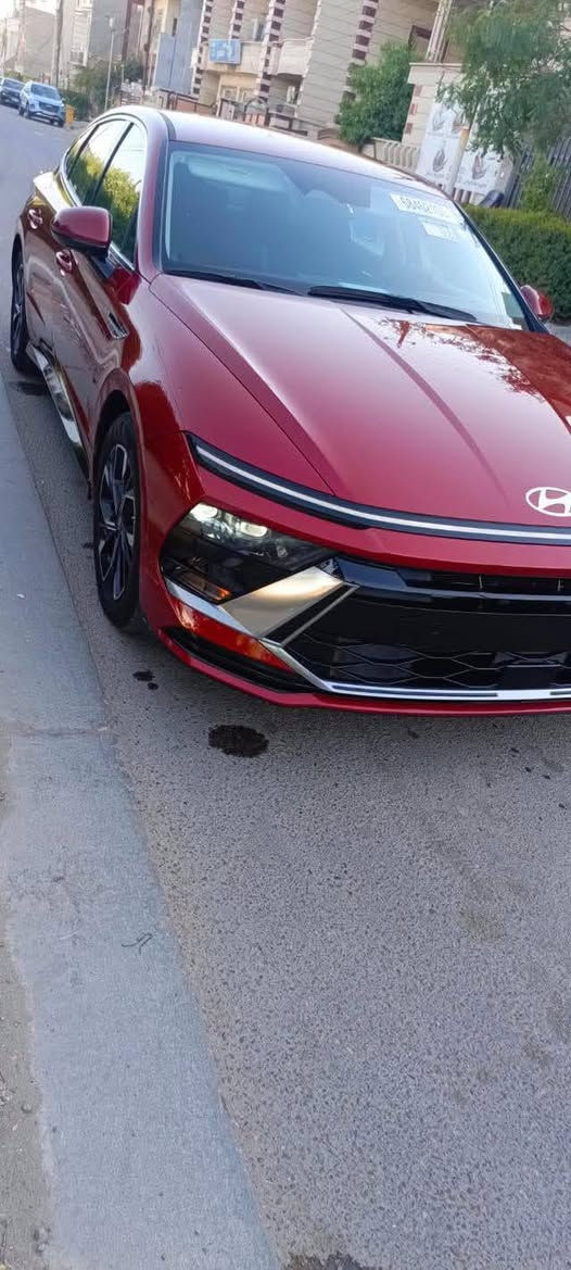 سوناتا 2025 نص فول
ماشية 4 الف يعني زيرو 
 السيارة كلين بدون صبغ بدون تبديل بدون ايرباك
فقط بارد الجاملغ الأيمن بسيط
مواصفات  sel 
شاشه متصله 
كامره دواره
تبريد لمس 
اوتو هولد  هندبريك بصمه 
ثلاثه انظمه قياده 
كشن كهرباء 
لد امامي وخلفي 
كشن تدفئه
بصمه ابواب وبصمه تشغيل 
تشغيل عن بعد 
مكينه 2500بانزين
كير  8نمر
ويل 17
تحديد مسار 
رادارات امامي وجانبي
بعد بيها مواصفات
السياره دخول جديد
مكان السياره بغداد الغزاليه 
منفيست باسمي
 للاستفسار***********
