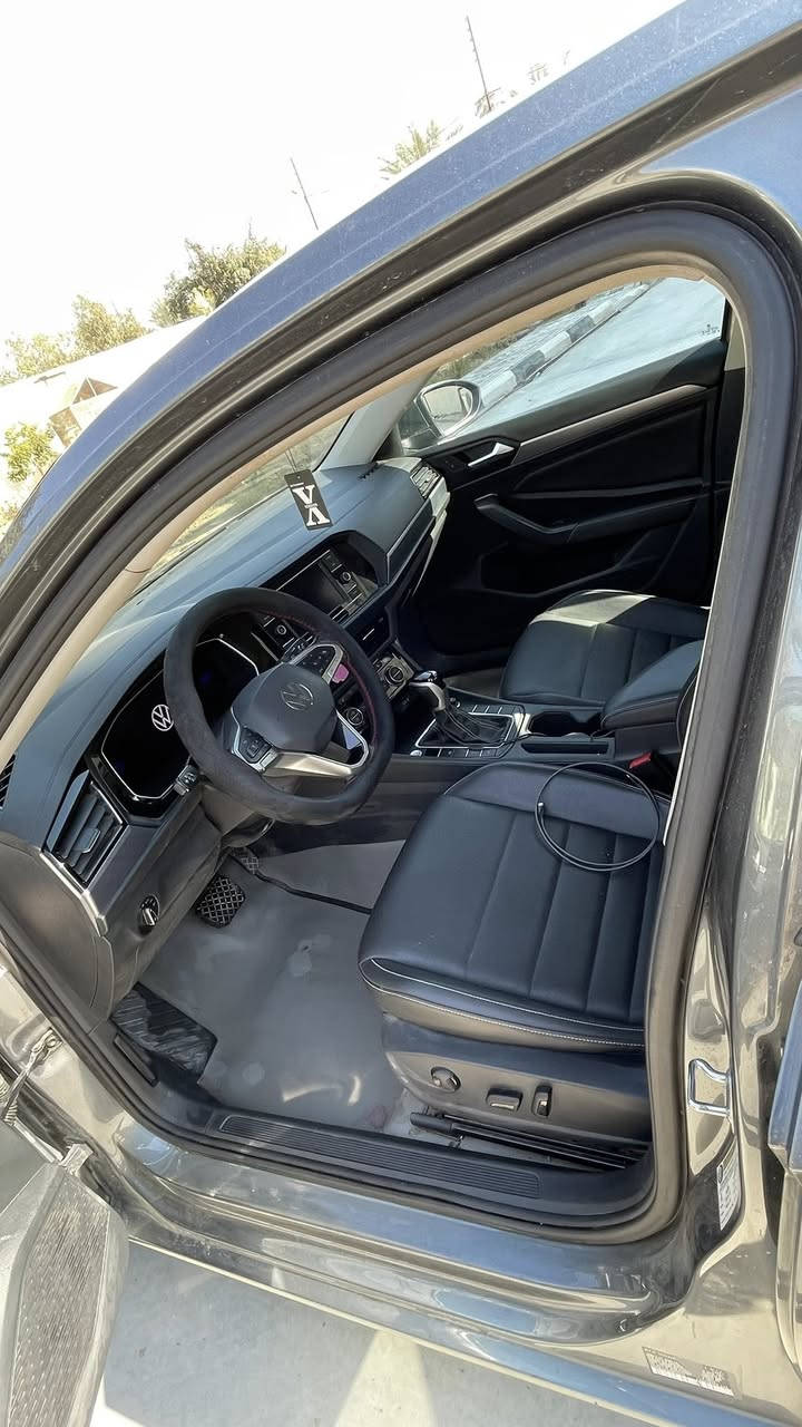 جيتاSE2024للبيع
سيارة نضيفة مابيها نقص 
صدر امامي جديد وتخم تايرات جدد 
سيارة حادثها باامريكا جاملغ الخلفي جهة السكن مرجع ومصبوغ وسيارة مكفولة من الكص والحوض مرجع بارد مابي كص وشواصي مكفولات 
سيارة ماشية35الف ميل 
سعر:160وبيها مجال بسيط 
الرقم:***********
