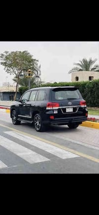 لاندكروز للبيع اومراوس موديل  2021 رقم بغداد جديد كيجات لگزز ماشيه 47ا...