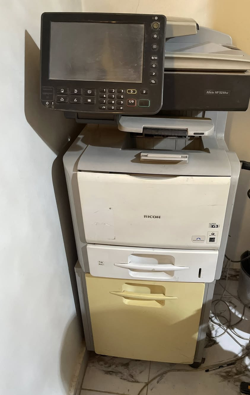 للبيع  ماكينة تصوير ريكو 5210 أبيض وأسود
- *سرعة الطباعة:* 52 صفحة في الدقيقة
- *دقة الطباعة:* 1200 × 1200 نقطة في البوصة
- *سعة الورق:* 1100 ورقة
- *الوظائف:* طباعة، تصوير، ماسح ضوئي
- *نوع الطباعة:* أبيض وأسود
- *التكنولوجيا:* ليزر
- *الوزن:* حوالي 97 كجم
- *الأبعاد:* 585 × 645 × 1090 مم

ماكينة تصوير ريكو 5210 أبيض وأسود تعتبر خيار ممتاز للشركات والمؤسسات اللي تحتاج لطباعة وتصوير مستندات بجودة عالية وبسرعة كبيرة.


**إذا كنت صاحب هذا الإعلان وتريد حذفه لأي سبب، رجاءا أرسل رسالة إلى الدعم الفني**