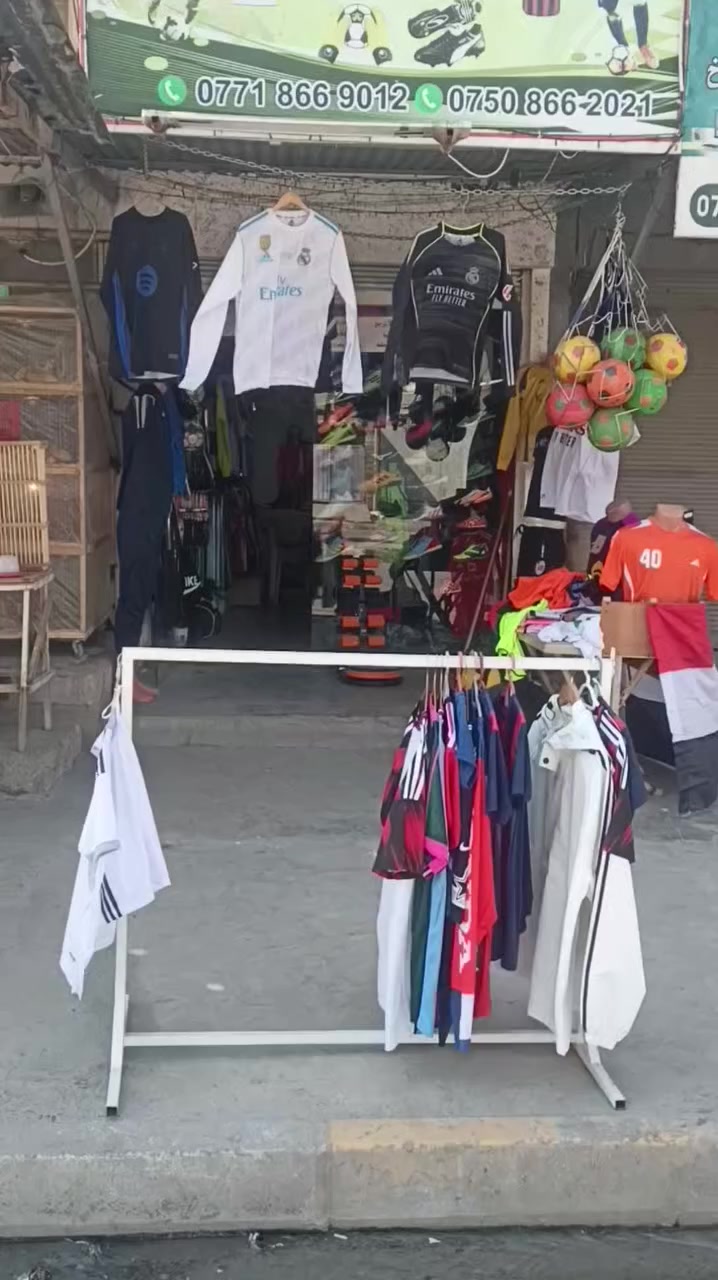 محل للبيع كامل ملحقاتها سعر اقل من الجمله موقع حي عدن سايدين التنانير قرب عمار الحلاق حيدوري للتجهيزات الرياضيه ***********1

