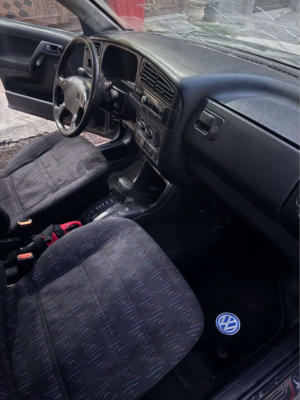 كولف موديل 94 
محرك الفين كير اوتو 
السيارة مبدل كلشي بيها وكال 
كهربائياتها كامله 
مشط ستيرن جديد 
تبريدها شغال 
حماوتها ثابته بيها انارة جوه السيارة 
لايتات عدسات led
لحية و حاجب 
السيارة مرته و مصروف عليها 
سعرها 51 و بيها مجال 
هذه رقمي 
0784 395 9966 Colombo, Sri Lanka
