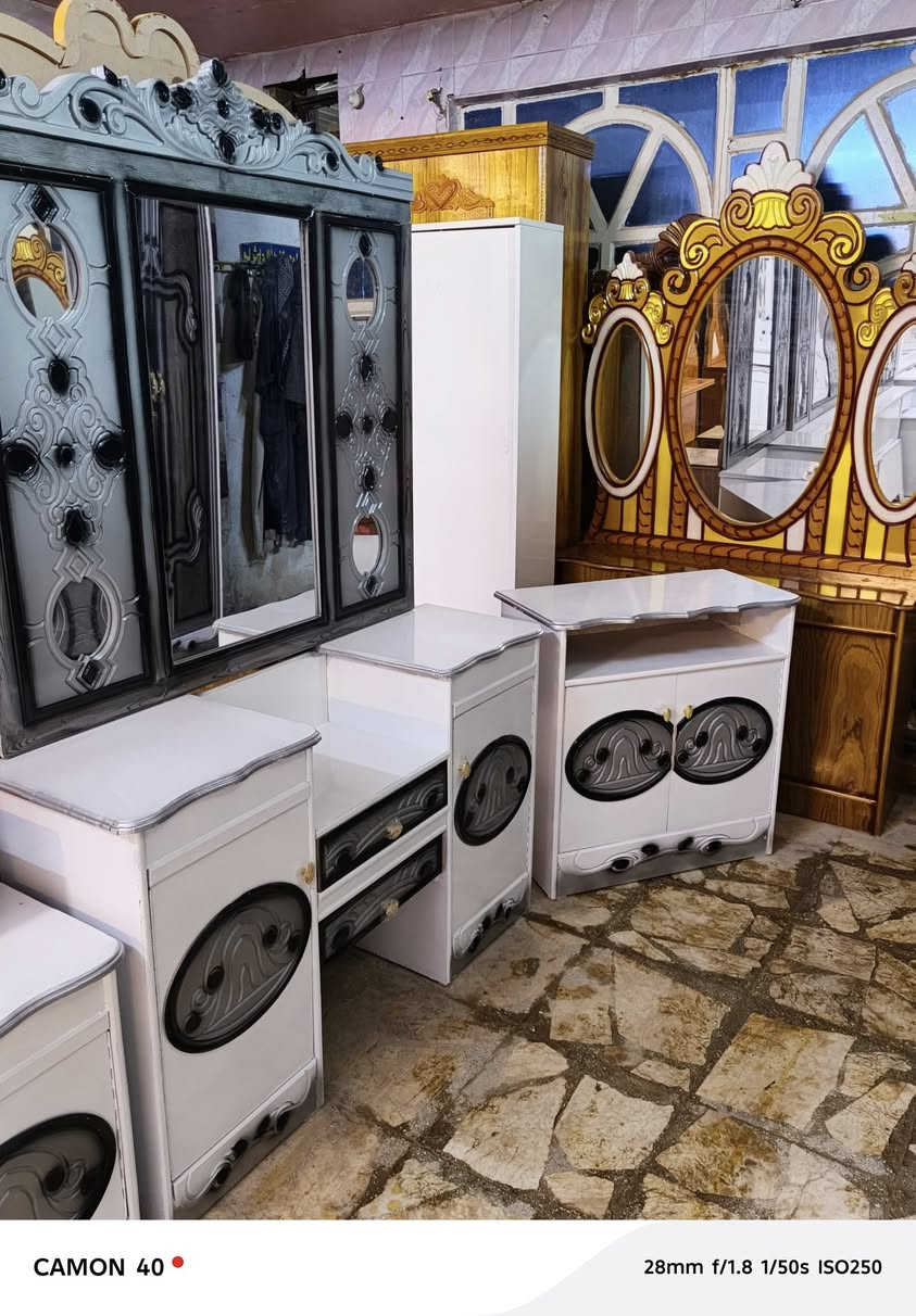 غرفة نوم فخمة ستة أبواب
شغل جديد وبجودة عالية
9 قطع كاملة
نظافة 100% – بدون أي ملاحضات
إذا السعر مليون مع الشد والتوصيل/***********
