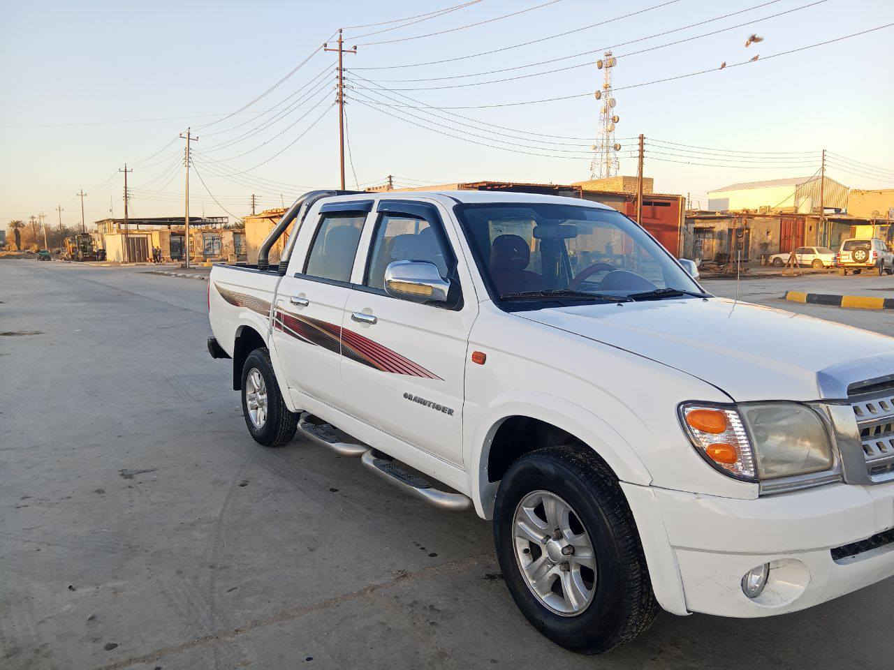 للبيع تايگرصيني موديل 2014  (مزاد وزراة الداخلية) بيه كتاب مزايدة تمشي بيه وين ماتريد سيارة جاهزه  مكفولة من الضربة والگلبة صبغ عام فقط رش تغير لون گير محرك حدادة تبريد السعر 48  وبيه مجال المكان ذي قار الرفاعي ***********
