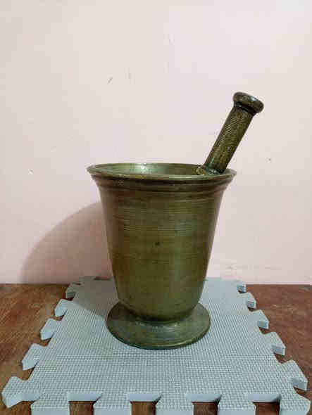 الأصلي هاون قديم جداً حجم كبير وزن ثقيل ارتفاع 22سم 

للبيع ‏‪***********‬‏ يوجد توصيل كافة المحافظات
