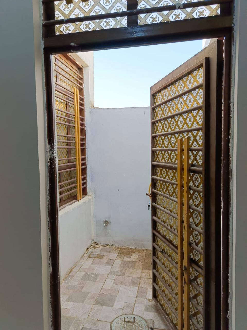 للبيع
بيت طاابو 
سند ٢٥ 
قرب سكة القطار 
طريق السنية السياحي 
مساحة ٢٥٠ متر 
بناء حديث 
2 
غرف نوم
صالة 
مطبخ
استقبال
صحيات داخليه خارجيه 
للاستفسار مراجعة مكتب السنية للعقار 
قرب جامع السنيه الكبير
***********
