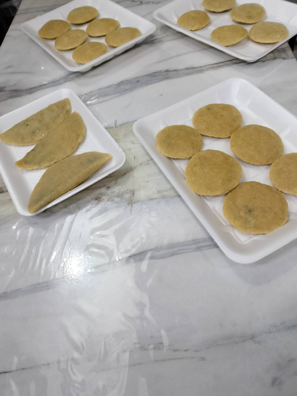 ***********للحجز حبي انواع الكبب 
كيك عادي ٥الاف
كيك بركاني ٨الاف
 كيك ككو عادي ب٦الاف 
كاب كيك كل 20قطعه ب5الاف
خلية النحل ب 8الاف حشوة حسب الطلب

كليجه تمر وحلقوم وجوز هند وسمسم ب6الاف مشكل ب٧الاف. جوز ب١٠الاف
كبب 
لحم او صدر دجاج تمن اوجريش او بورك  ٢٥ قطعه ب١٠الاف
كبة موصل حجم صغير القطعه ب1000
كبة هلاليه الوحده ب750
