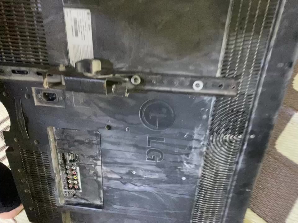 بلازما ال جي حجم  ٣٢ بدون نت شرط الشغل السعر ٢٥ اللف ***********
