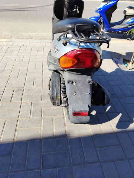 دراجة بيجي للبيع السعر ٤٠٠ وبيهه مجال الشراي يتصل عل الرقم *********** مكانهه السماوه كرهبايات شغاله مكينه ناعمه
