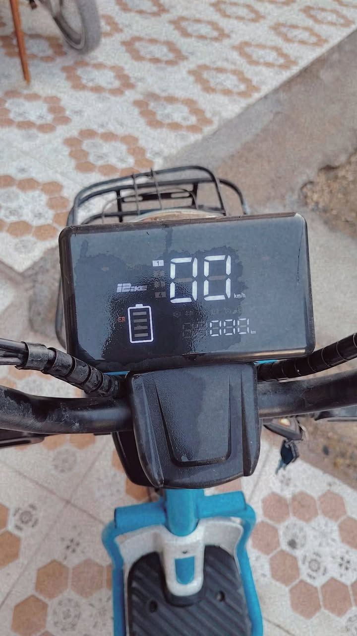 باسكل شحن للبيع.حجم 24/ 4بطاريات/ملاحضه بطارية تعبانه  مكان حله نيل السعر 350وبي مجال بسيط/ ***********
