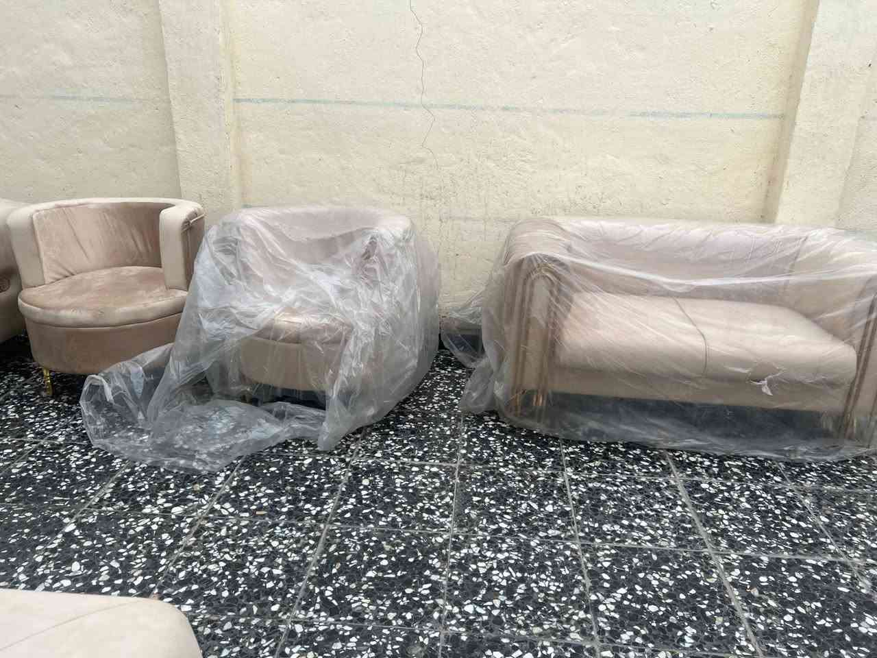 السلام عليكم تخم جديد غير مستعمل عشر مقعد ويا طبله و٨كوشه السعر ٥٥٠      ***********
