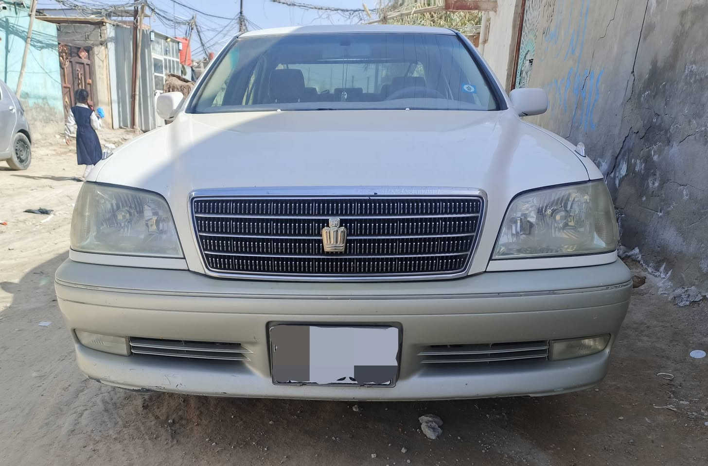 يا الله سيارة ملكه كروان للبيع او المراوس حسب القناعه
مواصفاتها: 
موديل،2000
تلث دكم
ديفور الجبير
كشنات كهربائيه
تحكم ستيرن كهربائي
برده خلفيه كهربائيه
سنويه لل2029 
رقم انكليزي دولي بسمي السيارة شرط تحويل ثاني يوم بالنجف
السعر 143 وبيه مجال للطيبين 
للاسفتسار: *********** مكان السيارة نجف
