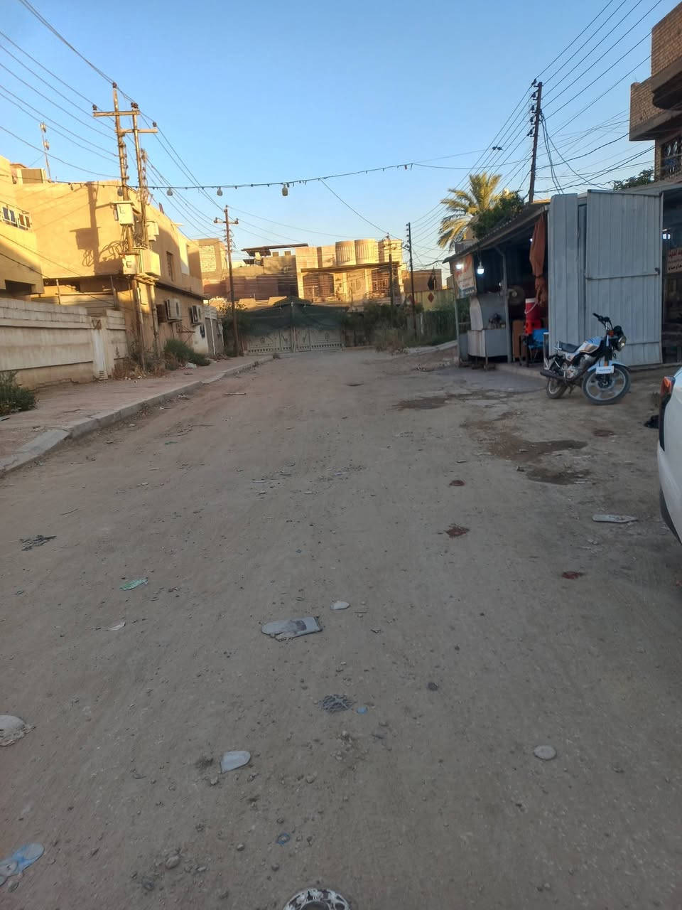 للبيع بيت قديم  240م طابو صرف  واجه 12م في طويريج حي الجمعيه بالمربع الاول 3غرف نوم وستقبال وصاله ومطبخ وكراج سياره وحديقه للإستفسار الاتصال *********** او مراجعة مكتب عقارات ابو كرار
